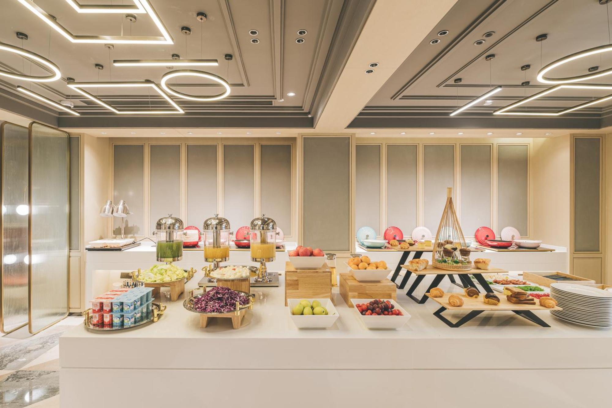 Hotel Atour On The Bund- People Square 4*